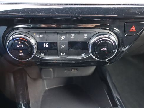 Used 2025 Chevrolet Trax RS w/ Driver Confidence Package image 28