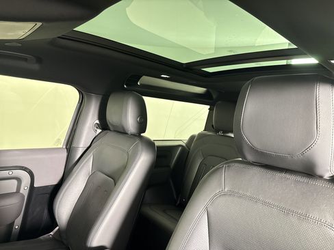 Used 2022 Land Rover Defender 90 S image 15