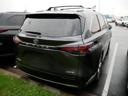 Certified 2025 Toyota Sienna Limited AWD/4WD image 4