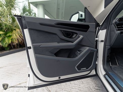 Used 2025 Lamborghini Urus SE AWD/4WD image 20