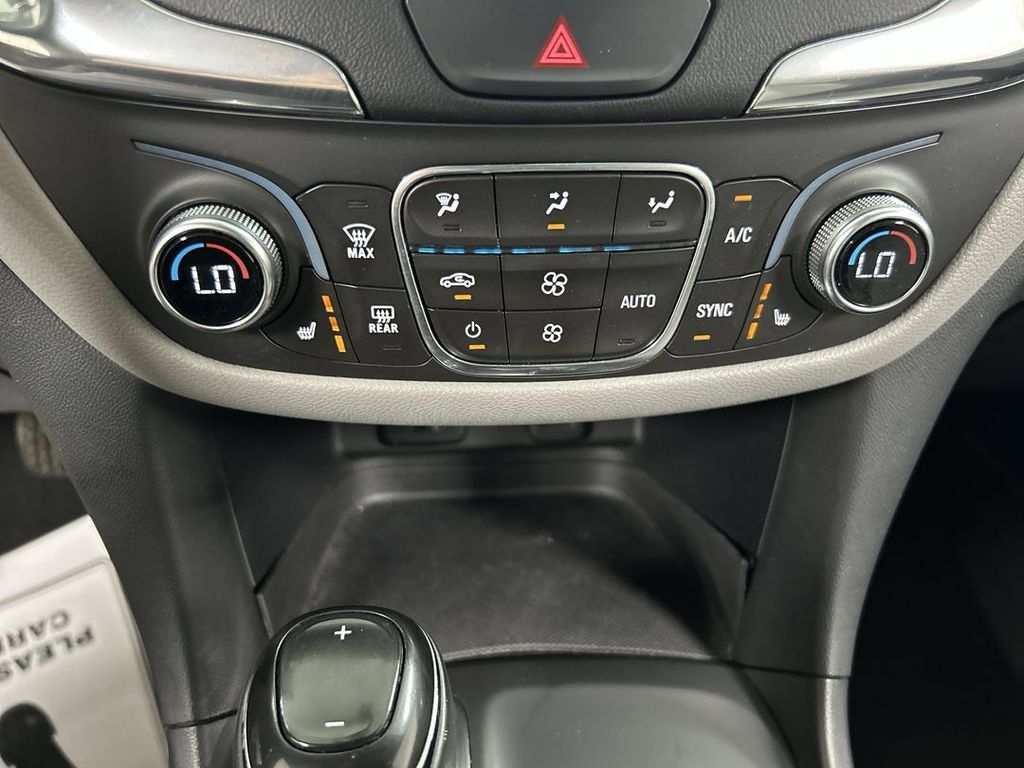 Used 2018 Chevrolet Equinox LT AWD/4WD image 16