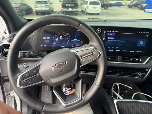 Used 2025 Chevrolet Equinox LT w/ Safety and Technology Package image 7