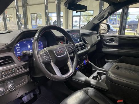 Used 2022 GMC Yukon XL SLE w/ Gmc Pro Safety Plus Package RWD image 2