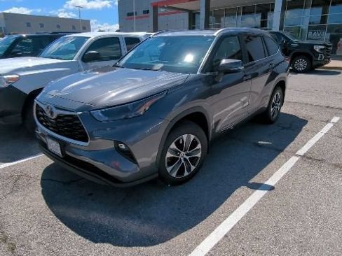 Used 2023 Toyota Highlander XLE AWD/4WD image 7