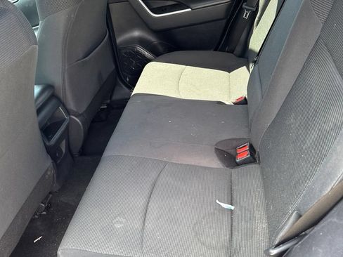 Used 2019 Toyota RAV4 LE FWD image 3