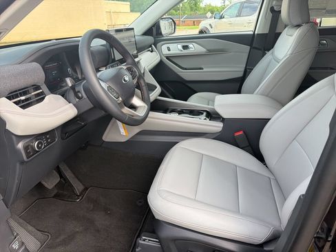 New 2026 Ford Explorer Active w/ Active Comfort Package RWD image 9