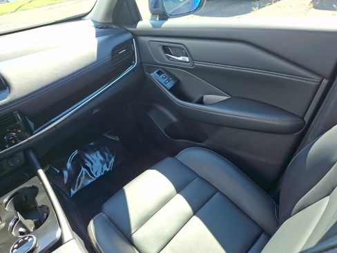 Used 2026 Nissan Rogue SL AWD/4WD image 12