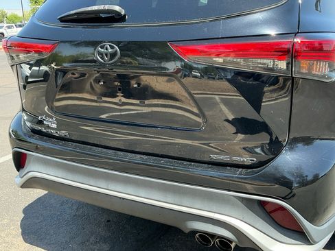 Used 2021 Toyota Highlander XSE AWD/4WD image 22