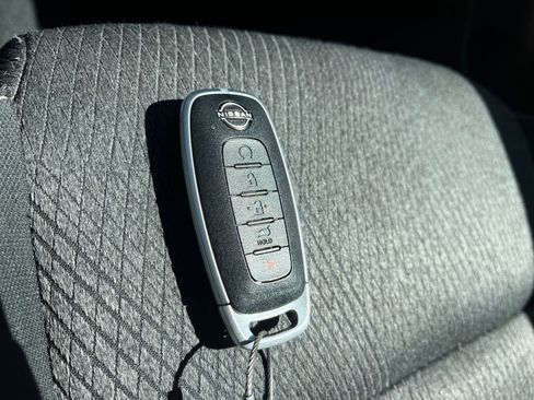 Used 2025 Nissan Rogue SV FWD image 21