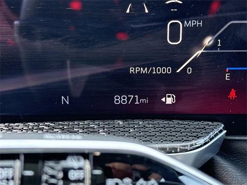 Used 2025 Cadillac Escalade ESV V image 31