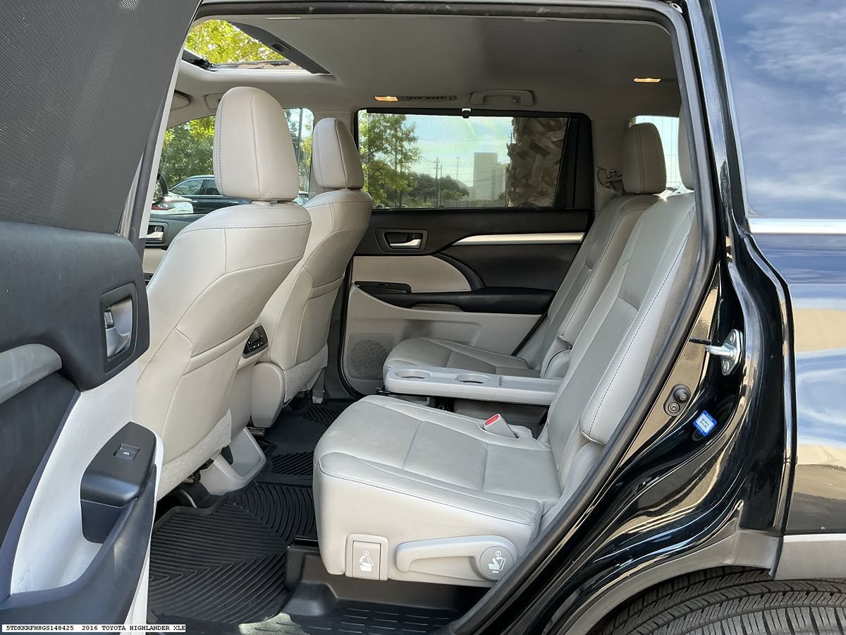 Used 2016 Toyota Highlander XLE FWD image 9