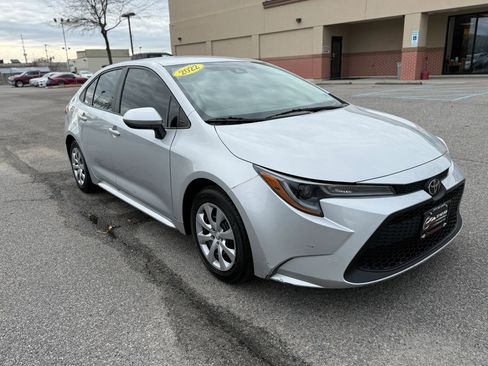 Used 2022 Toyota Corolla LE image 6