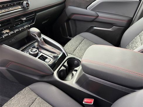 Used 2024 Chevrolet Colorado Z71 w/ Z71 Convenience Package 2 image 17