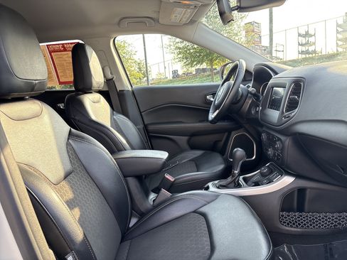 Used 2020 Jeep Compass Latitude AWD/4WD image 23