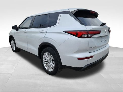 Used 2022 Mitsubishi Outlander ES image 6