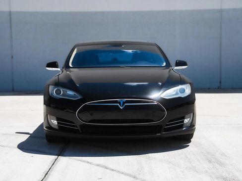 Used 2013 Tesla Model S RWD image 2