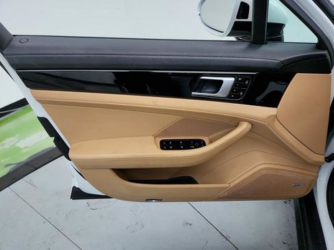 Used 2019 Porsche Panamera 4 image 23