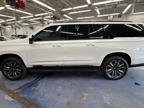Used 2021 Cadillac Escalade ESV Sport Platinum AWD/4WD image 3