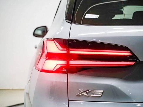 Used 2024 BMW X5 xDrive40i w/ M Sport Package image 9