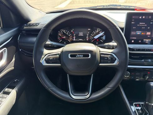 Used 2023 Jeep Compass Latitude AWD/4WD image 5