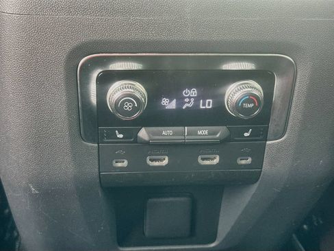 Used 2021 GMC Yukon XL Denali w/ Denali Premium Package RWD image 28