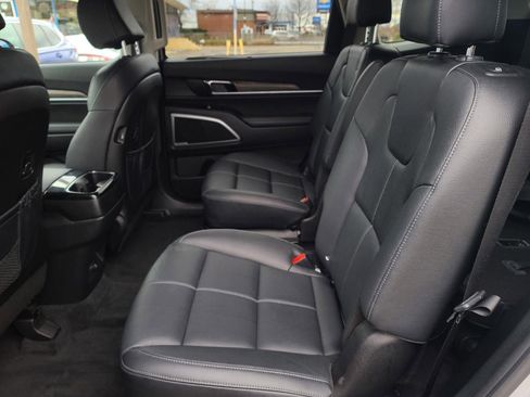 Used 2022 Kia Telluride EX w/ EX Premium Package image 15