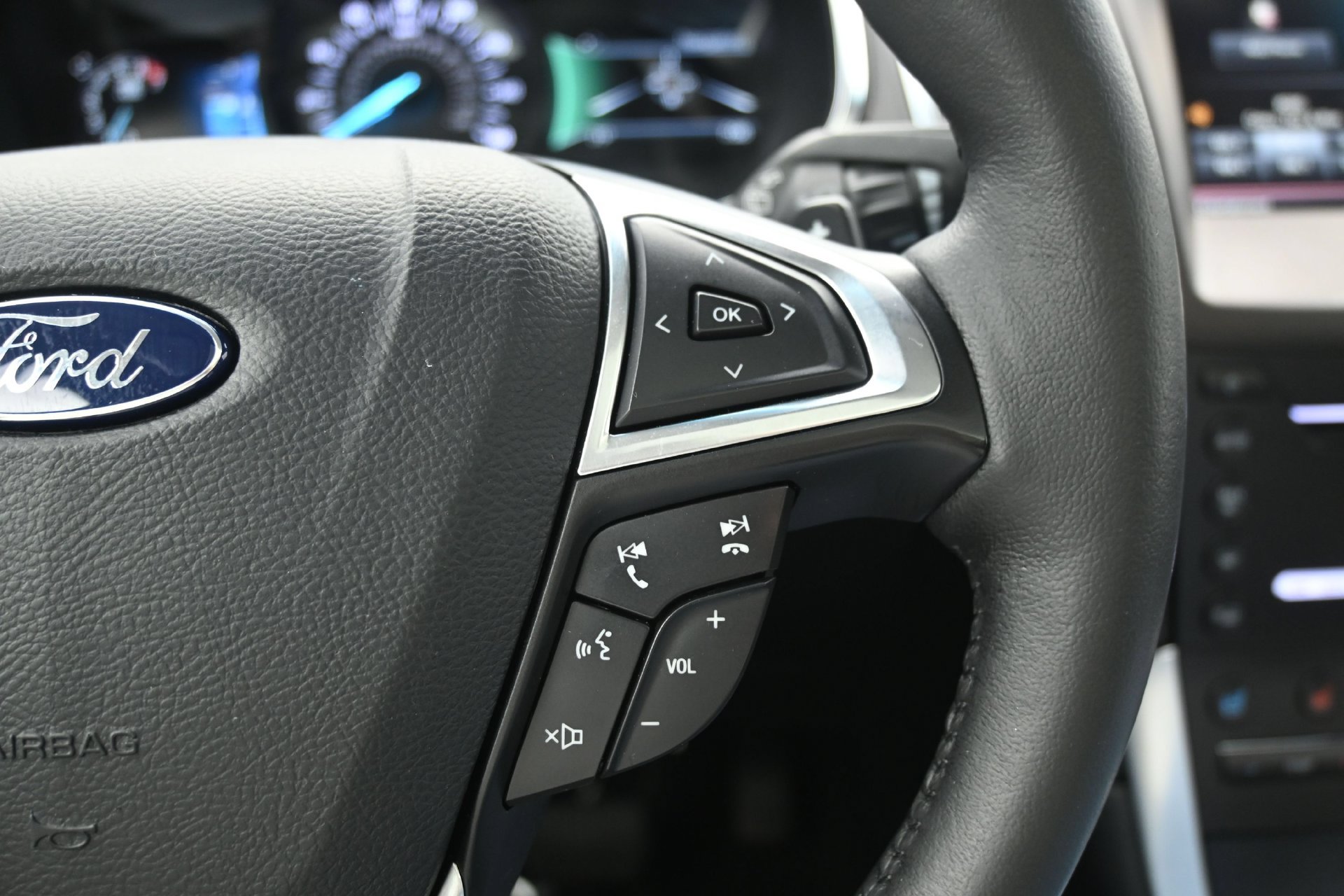 Used 2015 Ford Edge Titanium w/ Equipment Group 301A AWD/4WD image 22