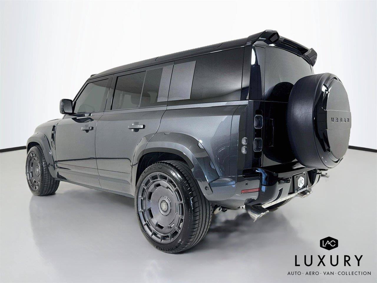Used 2025 Land Rover Defender 110 V8 AWD/4WD image 7