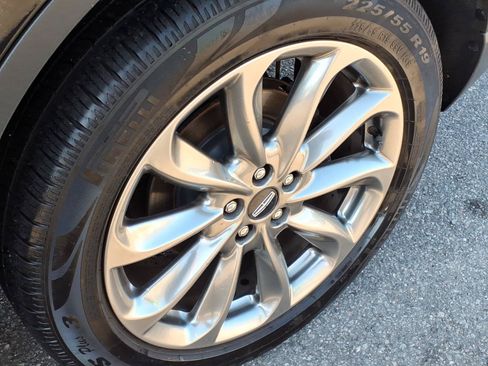 Used 2021 Lincoln Corsair AWD w/ Premium Package image 13