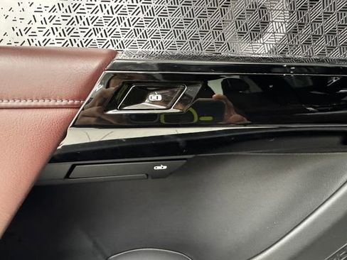 Used 2023 BMW 760i xDrive w/ Executive Package image 33