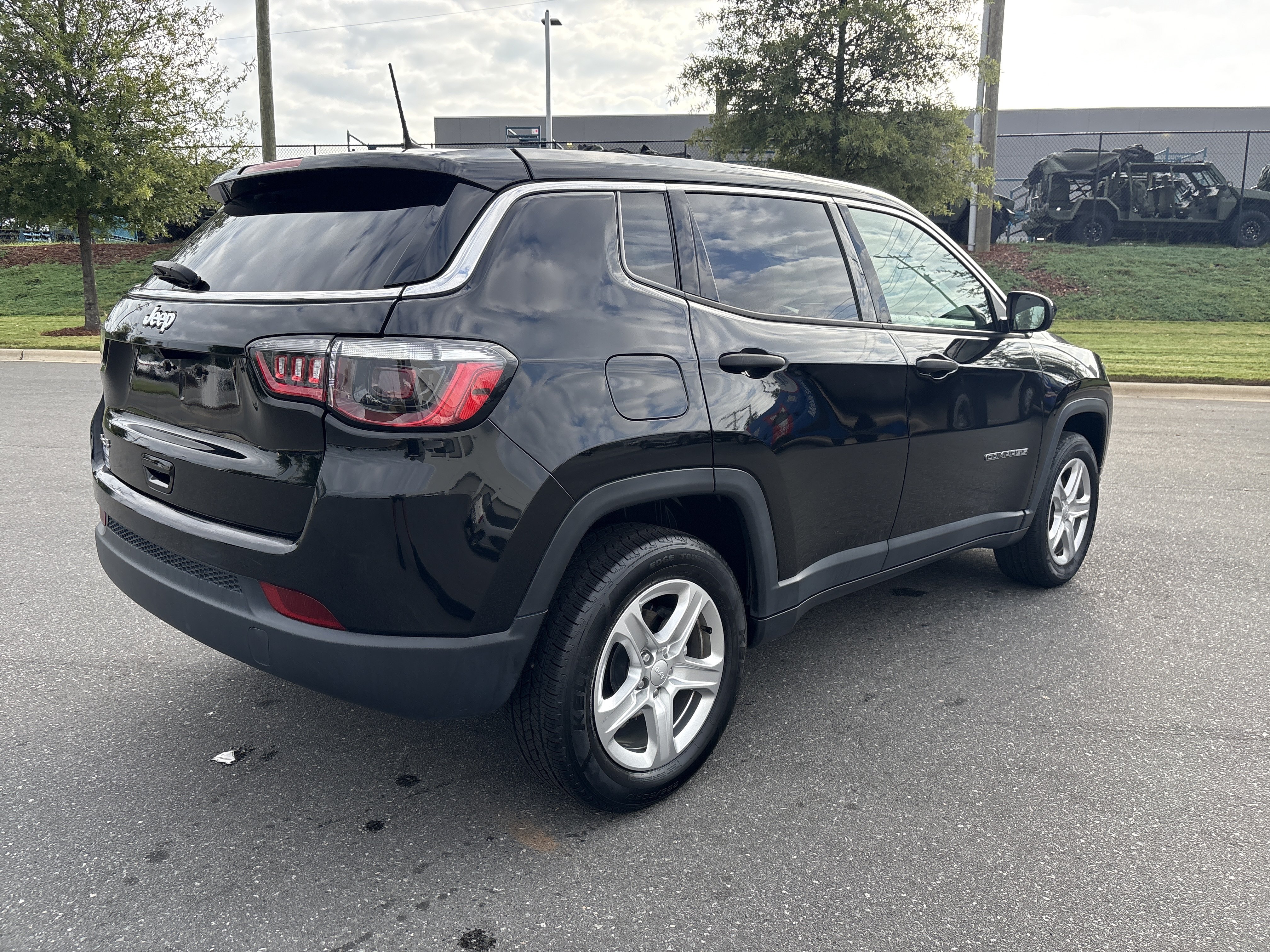 Used 2023 Jeep Compass Sport AWD/4WD image 9