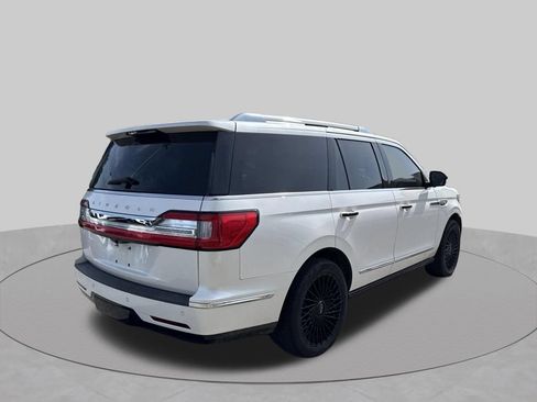Used 2018 Lincoln Navigator Select RWD image 4