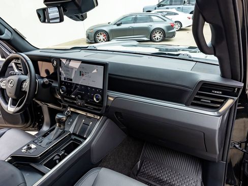 Used 2024 Lexus GX 550 w/ Accessory Package (31) AWD/4WD image 18