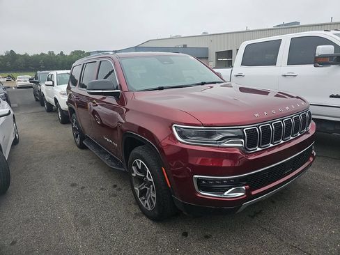Used 2023 Jeep Wagoneer Series III w/ Preferred Equipment Group AWD/4WD image 10