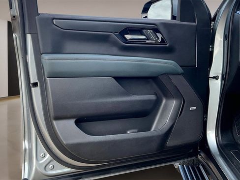 Used 2025 GMC Yukon XL AT4 w/ AT4 Premium Package image 18