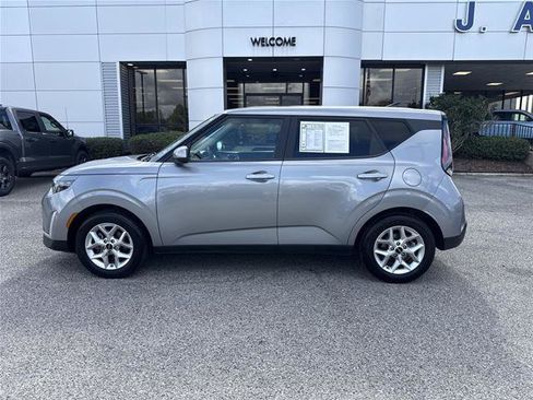 Used 2024 Kia Soul LX w/ Option Group 015 FWD image 2