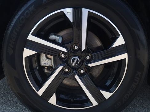 Used 2025 Nissan Sentra SV image 7