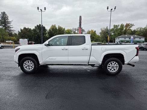 Used 2025 Toyota Tacoma SR5 AWD/4WD image 8