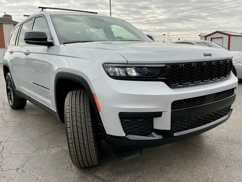 Used 2024 Jeep Grand Cherokee L Altitude image 2