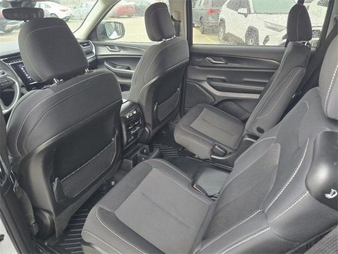 Used 2023 Jeep Grand Cherokee L Laredo image 30