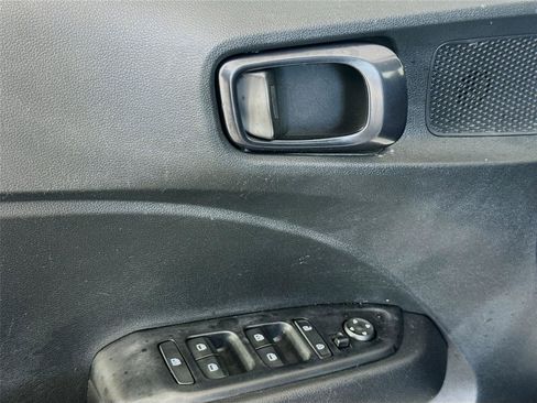 Used 2023 Hyundai Venue Limited w/ Cargo Package FWD image 19
