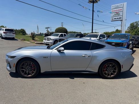 Used 2025 Ford Mustang GT Premium RWD image 7