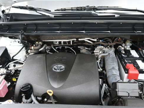 Used 2022 Toyota Highlander XLE AWD/4WD image 22