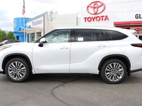 New 2026 Toyota Highlander Platinum AWD/4WD image 14