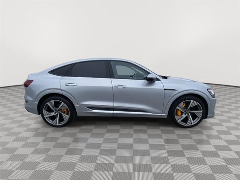 Used 2022 Audi e-tron Prestige w/ Prestige Package image 6