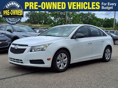 Used 2013 Chevrolet Cruze LS FWD image 1