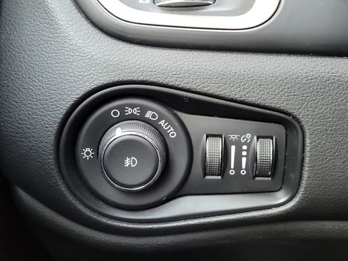 Used 2016 Jeep Renegade Latitude image 25