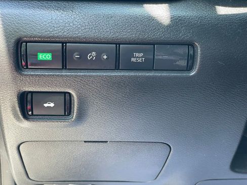 Certified 2021 Nissan Sentra SV FWD image 12