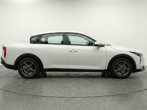 Used 2025 Kia K4 LXS image 11
