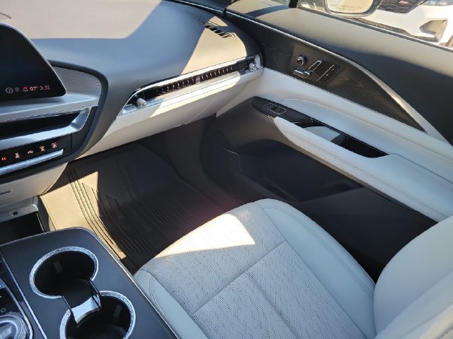 Used 2024 Cadillac Lyriq Luxury AWD/4WD image 14